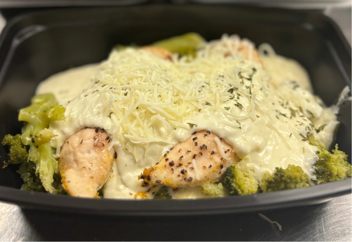 Chicken Alfredo & Broccoli